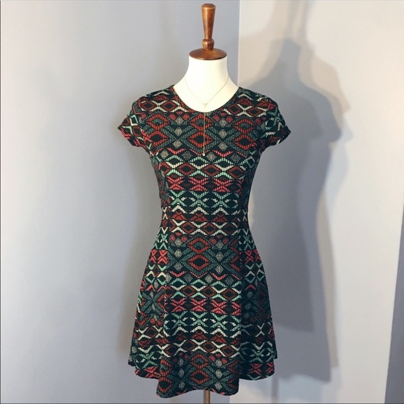 Dresses & Skirts - BLACK PATTERNED SHORT SLEEVE MINI DRESS